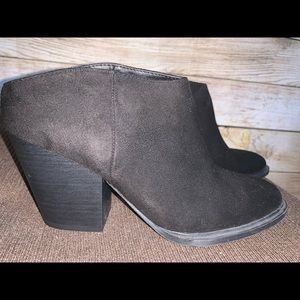 TRASH Brand Size 7 Black Western Chunky Booties